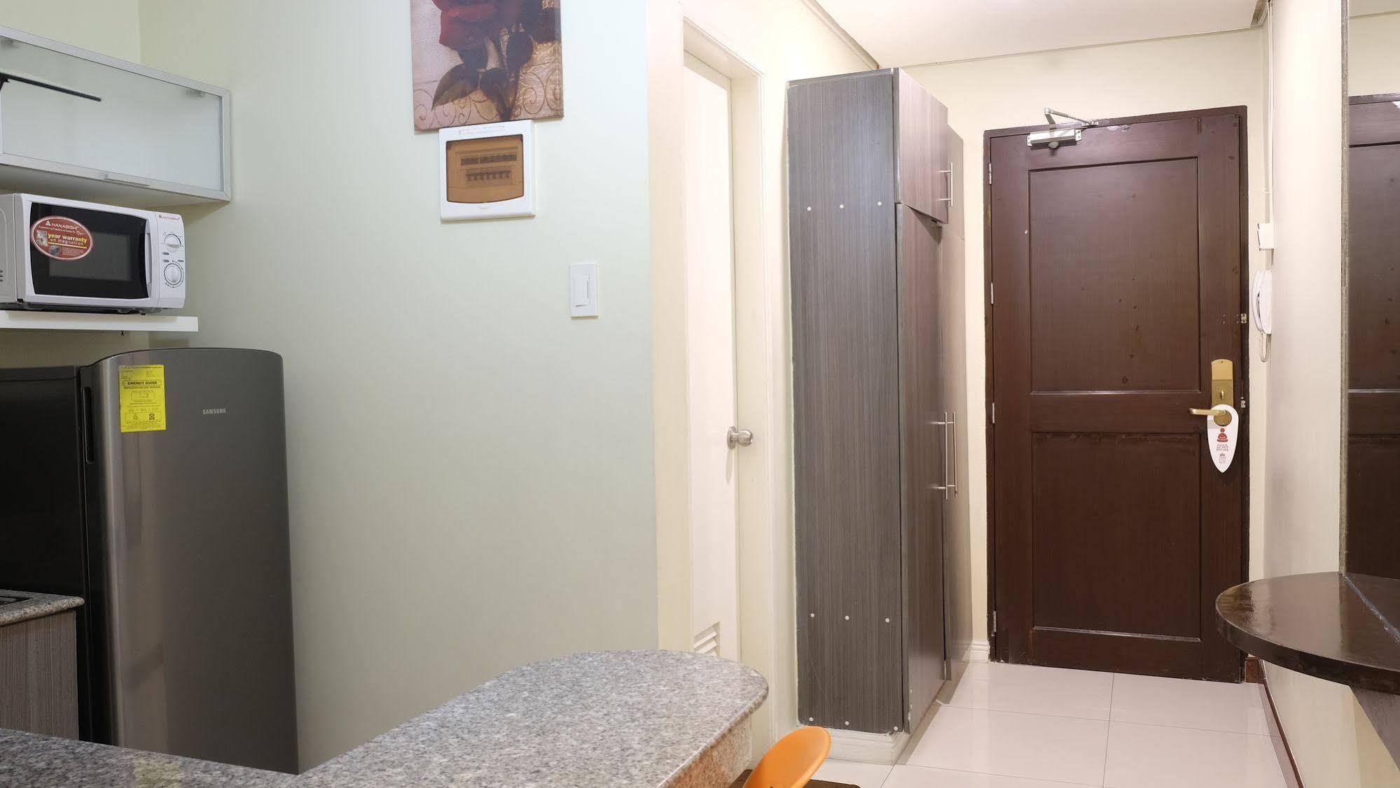 Zen Rooms Malate Robinsons Маніла Екстер'єр фото